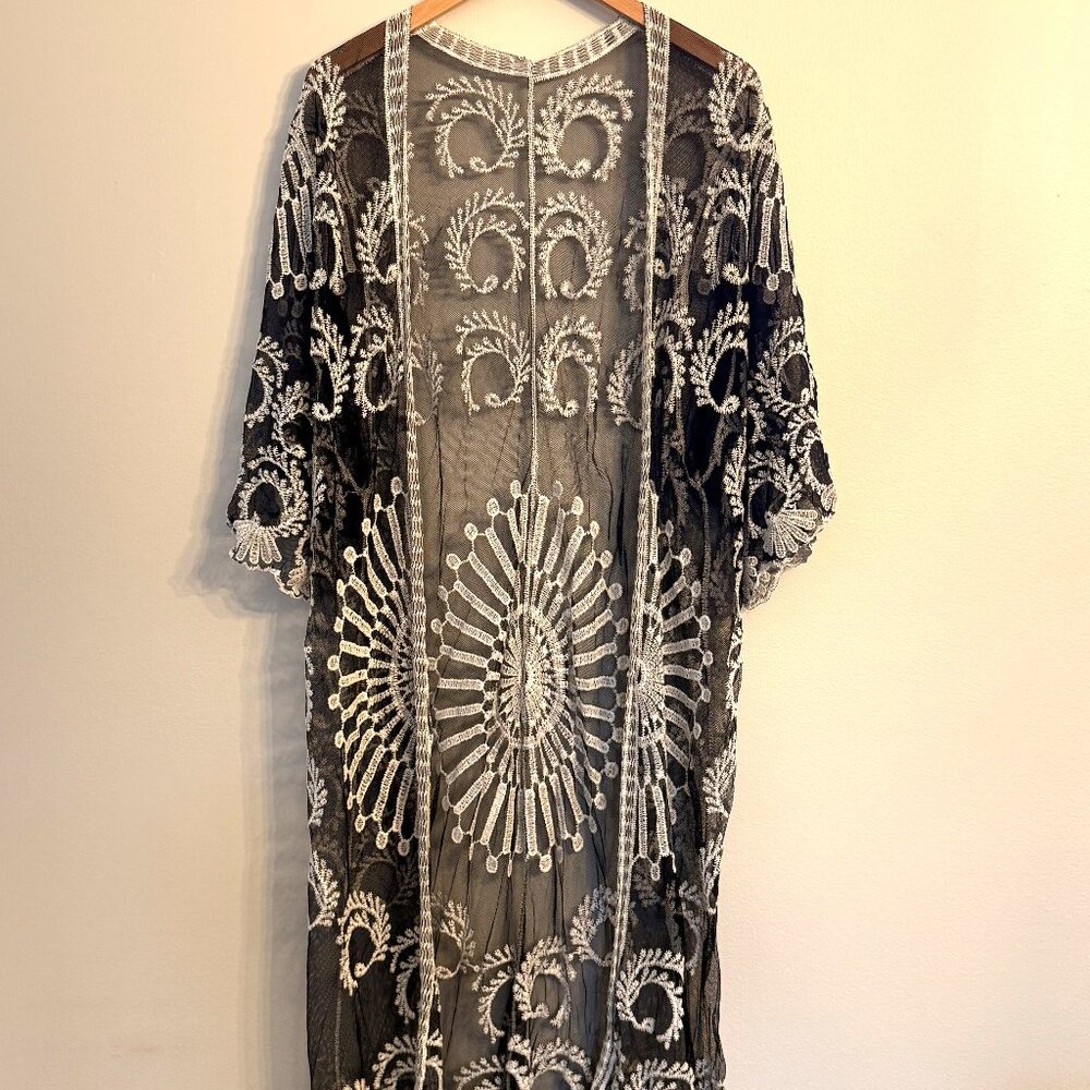 Women's Black and White Sheer Lace 3/4 Sleeve Kimono